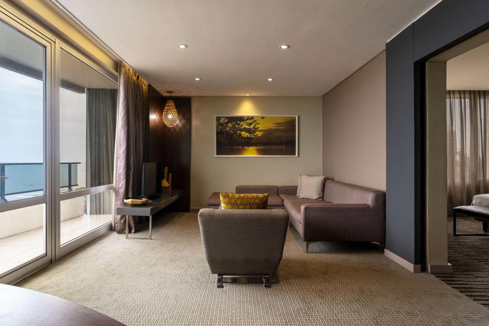 Radisson Blu Okoume Palace Hotel, Libreville Extérieur photo