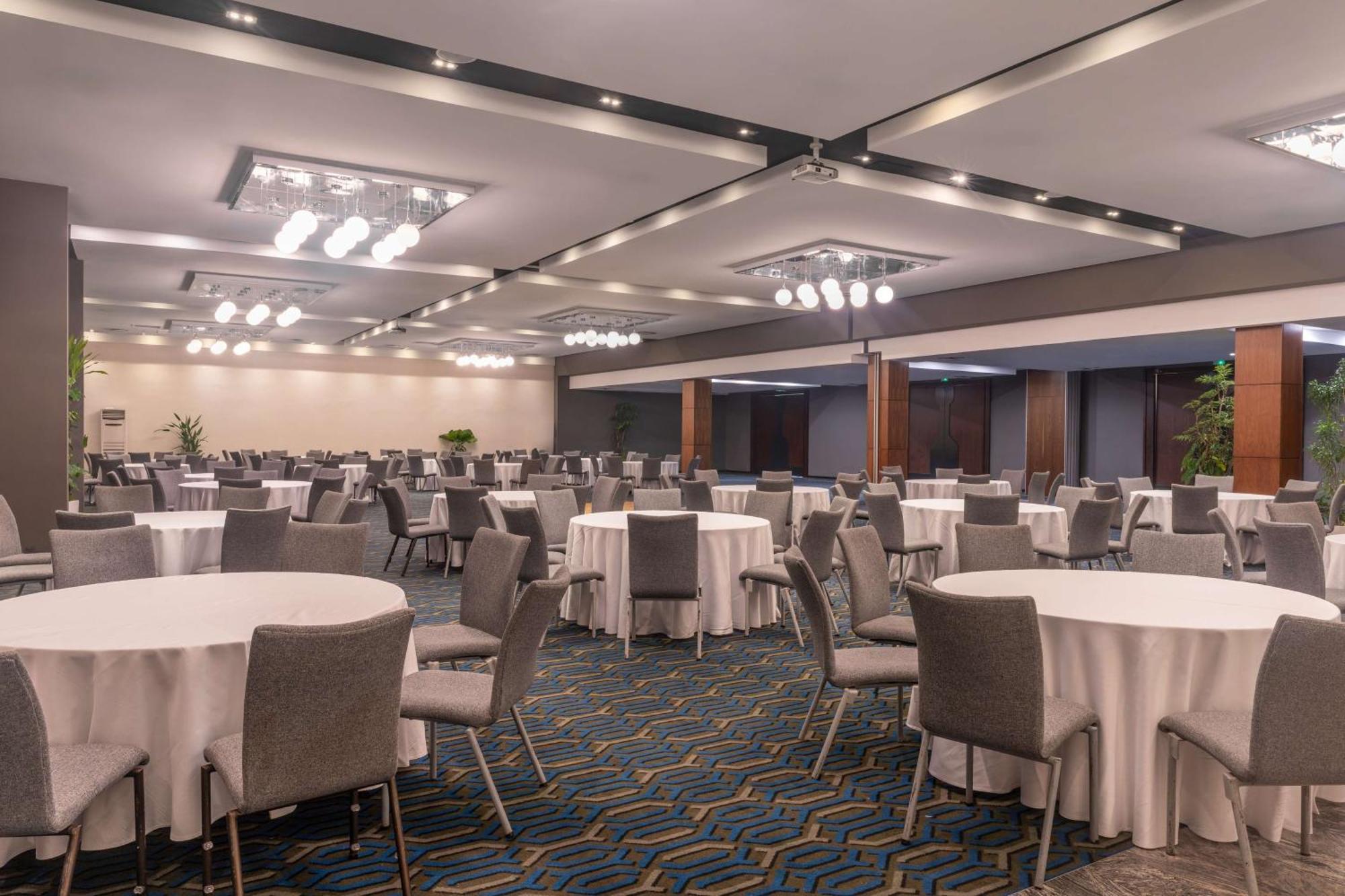 Radisson Blu Okoume Palace Hotel, Libreville Extérieur photo