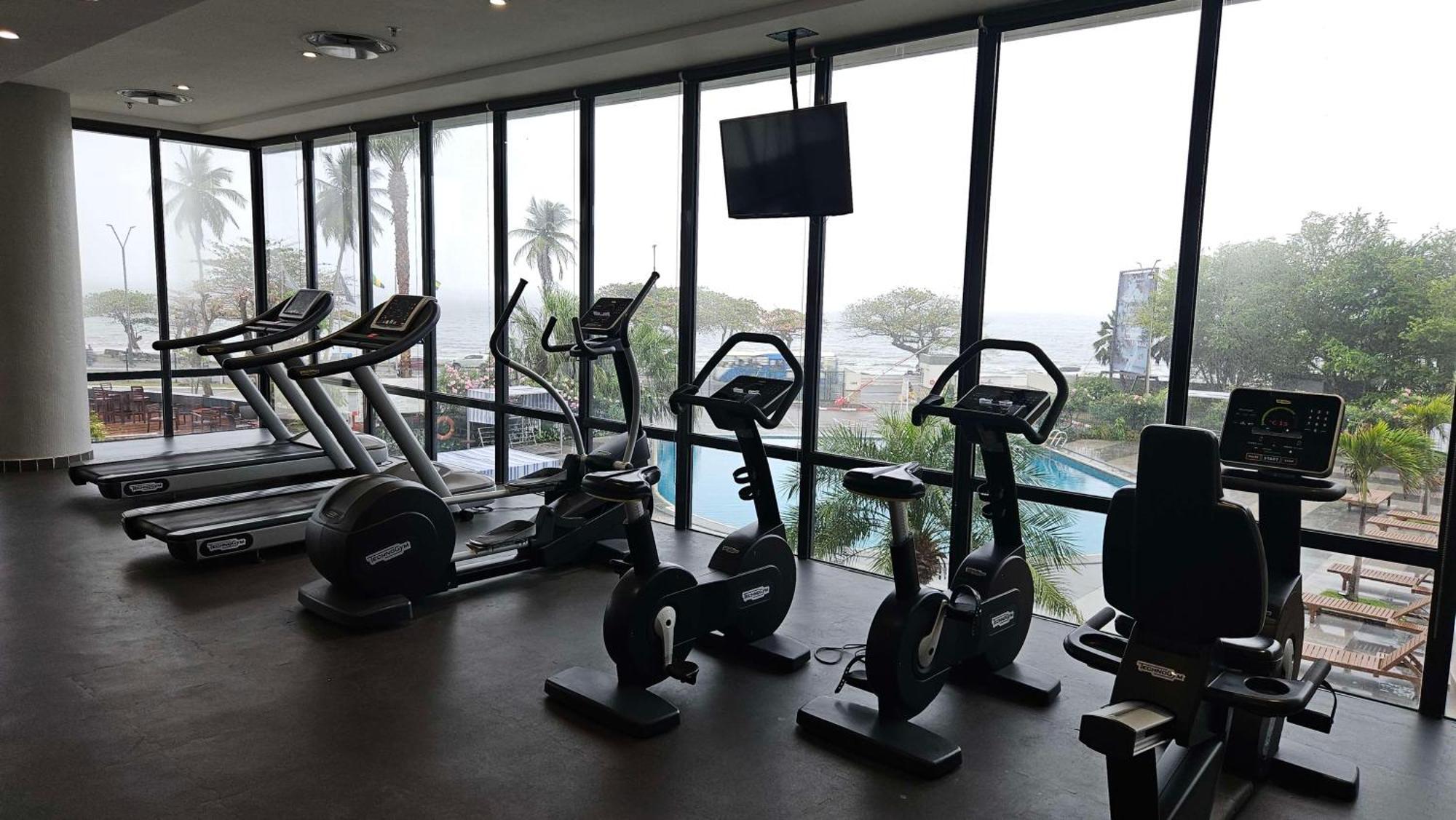 Radisson Blu Okoume Palace Hotel, Libreville Extérieur photo